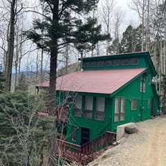Treetops! Newly Remodeled Ski Valley Cabin