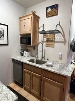 Liftside Modern Studio - 403