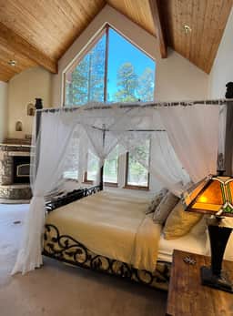 Lorelei’s Black Diamond Lodge