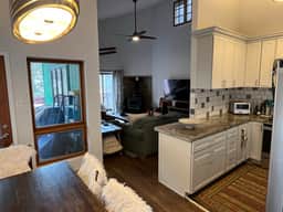 Treetops! Newly Remodeled Ski Valley Cabin