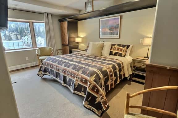 Smaller Stylish Studio - 302 - Image 1