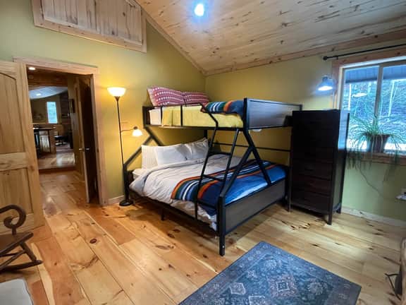 Amizette Cabin