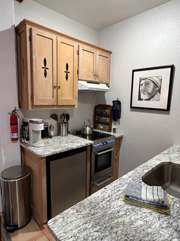 Liftside Modern Studio - 403