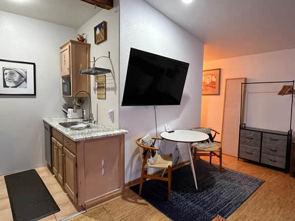 Liftside Modern Studio - 403