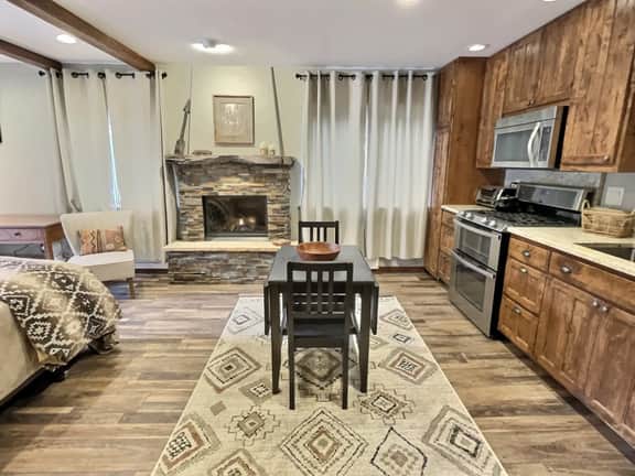 Stylish Studio - 301