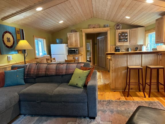 Amizette Cabin
