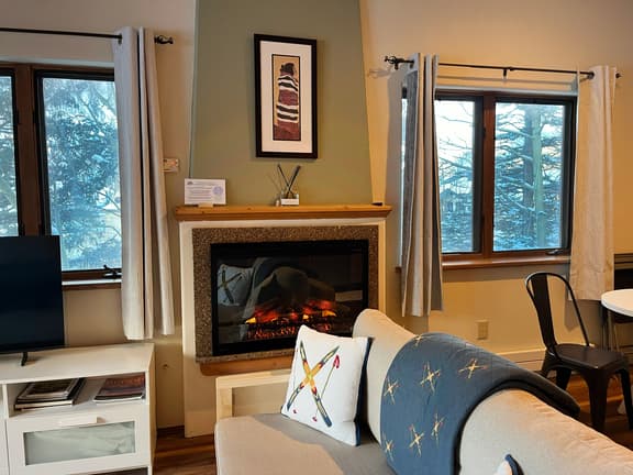 So Close Studio Condo Pair - 401/402