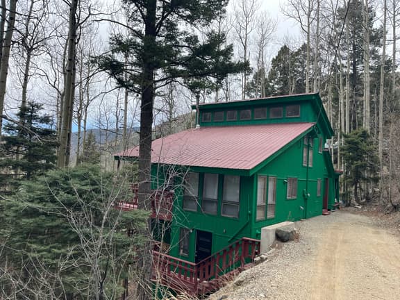 Treetops! Newly Remodeled Ski Valley Cabin